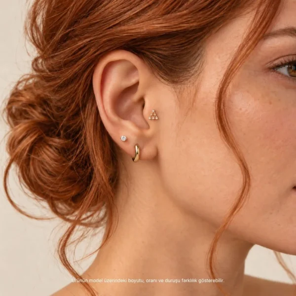 Taşlı Üçgen Çemberi Tragus Piercing Taşlı Üçgen Çemberi Tragus Piercing