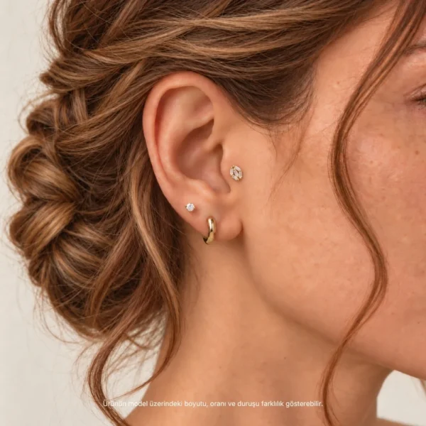 14 Ayar Altın Dörtgen Baget Taşlı Tragus Piercing 14 Ayar Altın Dörtgen Baget Taşlı Tragus Piercing
