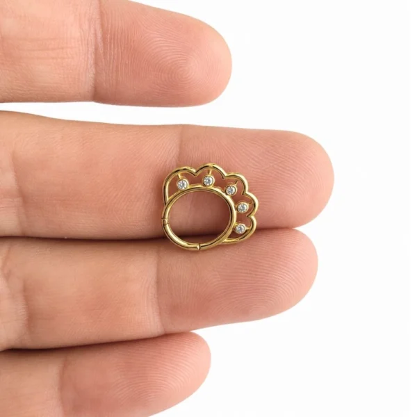 Beş Taşlı Yelpaze Motifli Altın Halka Helix Piercing Beş Taşlı Yelpaze Motifli Altın Halka Helix Piercing